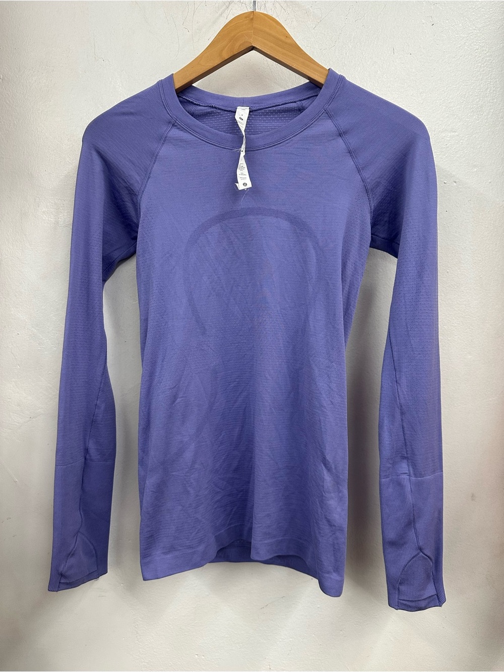 Lululemon purple women’s swiftly tech long sleev athletic shirt size 4 women’s